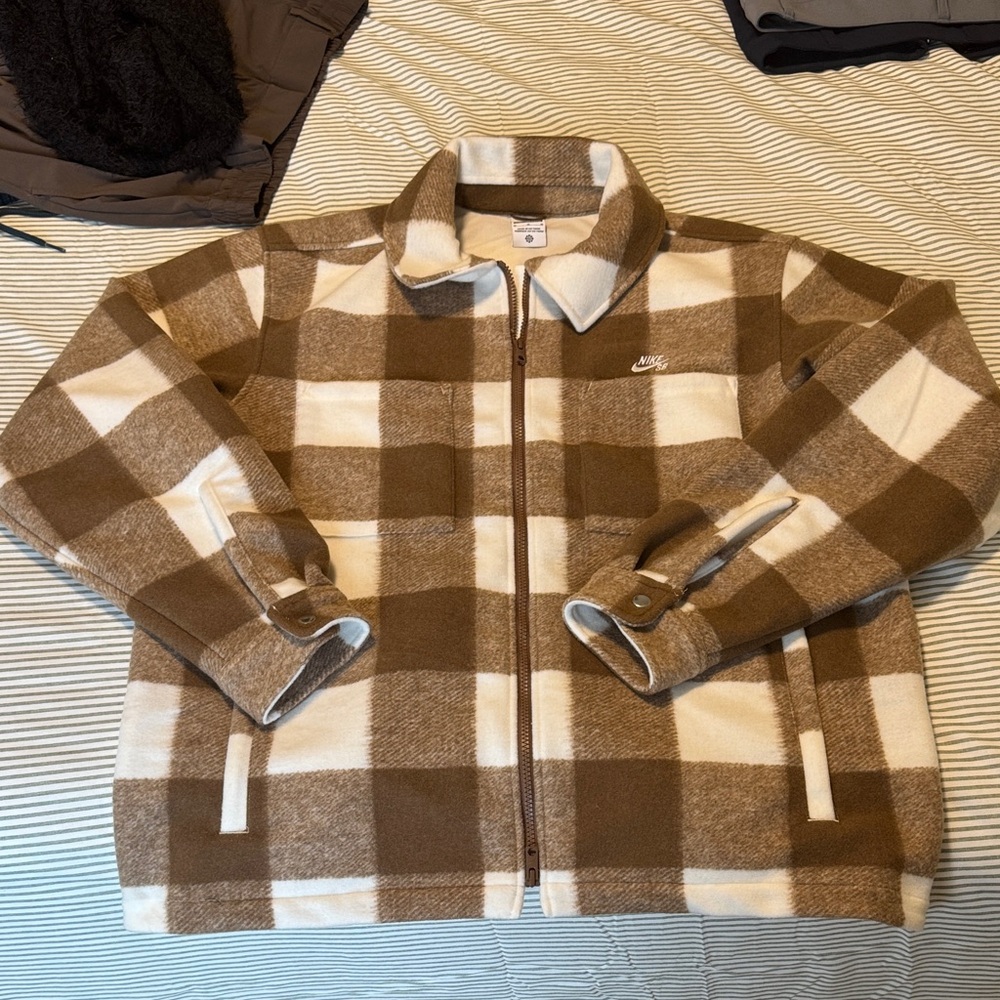 Nike SB Essential Skate Shirt Jacket